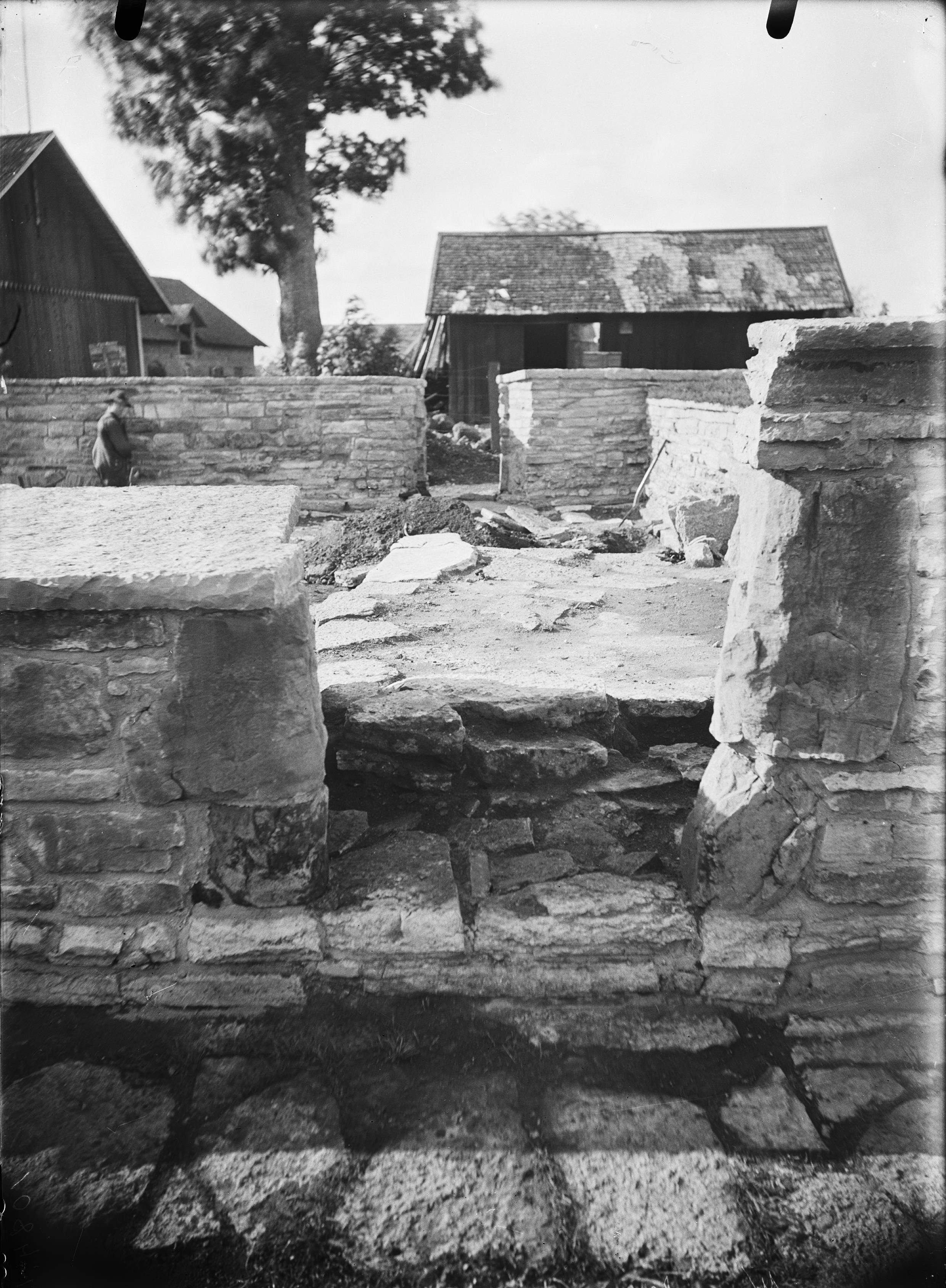 Axel Forssén, Varnhems klosterruin